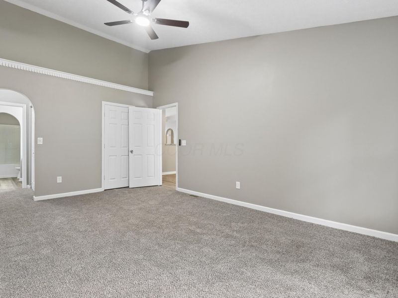 385 Oak Village Drive, Columbus, OH 43207 Photo 18