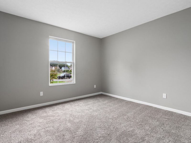 385 Oak Village Drive, Columbus, OH 43207 Photo 22