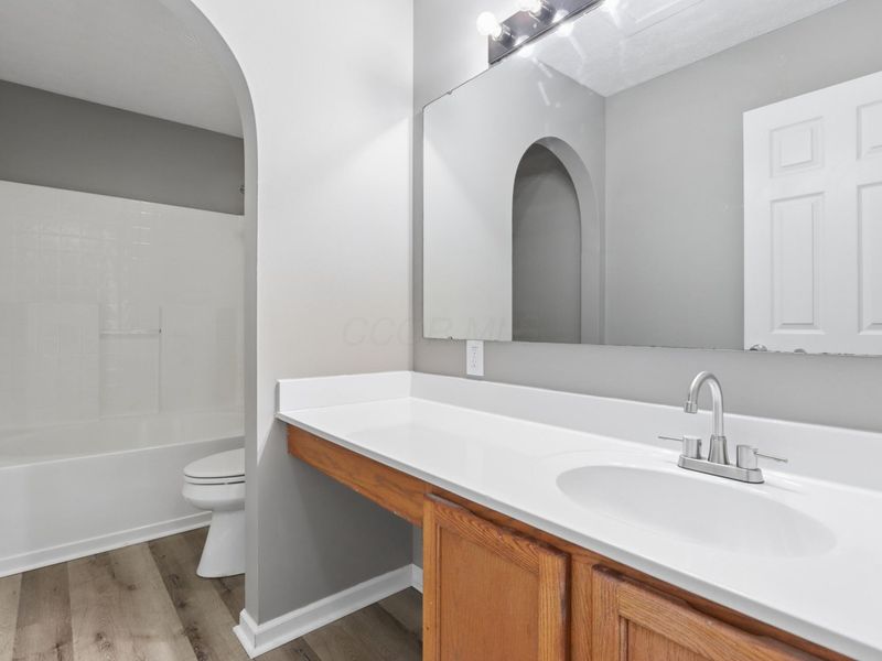 385 Oak Village Drive, Columbus, OH 43207 Photo 24