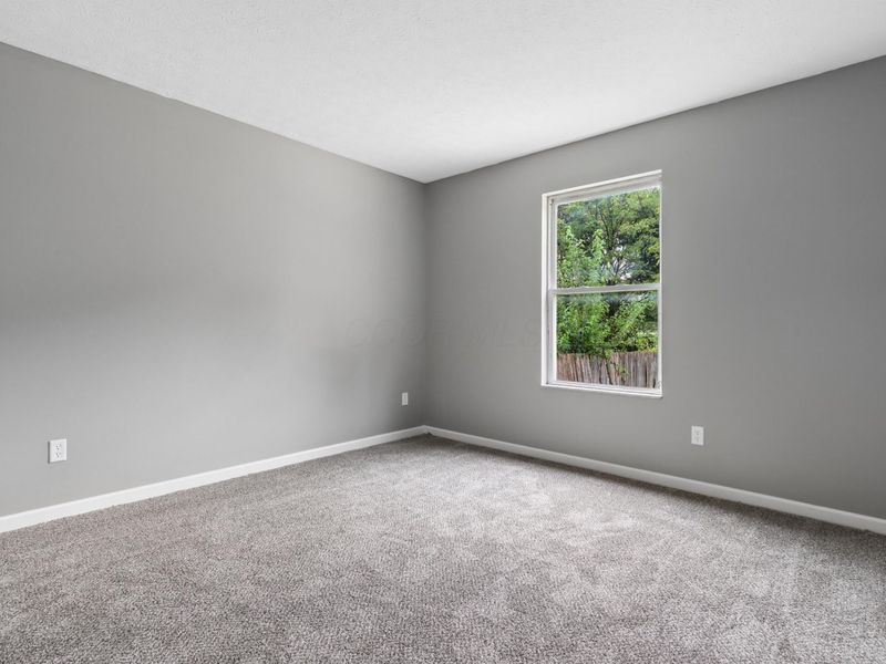 385 Oak Village Drive, Columbus, OH 43207 Photo 26