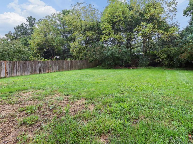 385 Oak Village Drive, Columbus, OH 43207 Photo 29