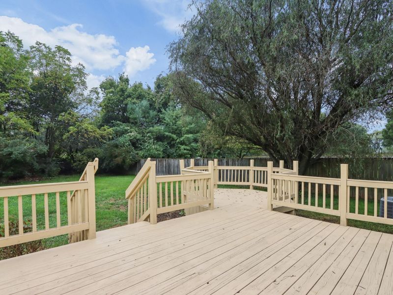 385 Oak Village Drive, Columbus, OH 43207 Photo 31