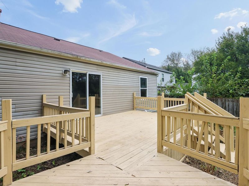 385 Oak Village Drive, Columbus, OH 43207 Photo 32