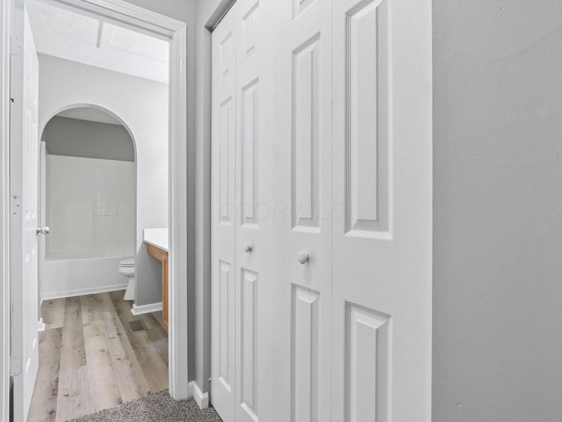 385 Oak Village Drive, Columbus, OH 43207 Photo 36