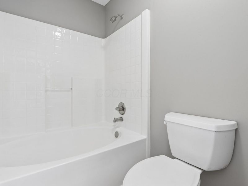 385 Oak Village Drive, Columbus, OH 43207 Photo 37