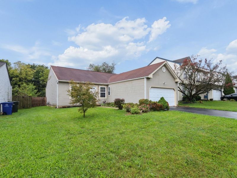 385 Oak Village Drive, Columbus, OH 43207 Photo 4