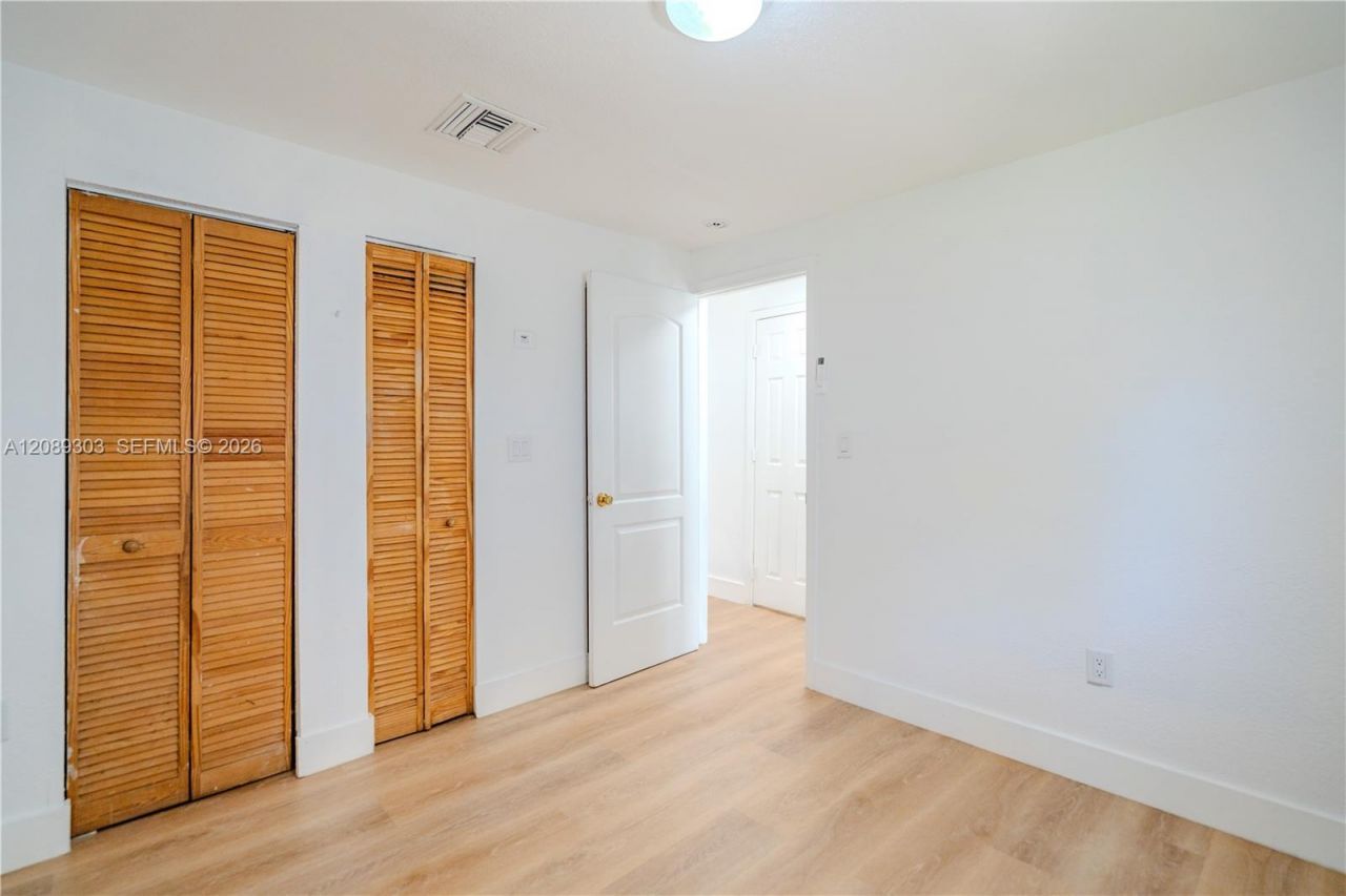 27 SW 55th Ave Rd , Unit R, Miami, FL 33134 Photo