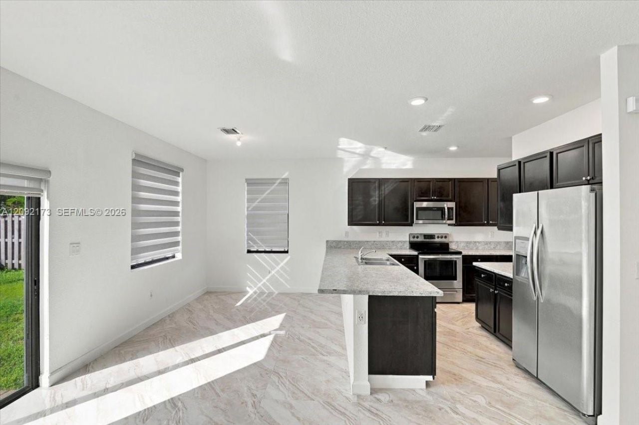 336 NE 210th Way , Miami, FL 33179 Photo