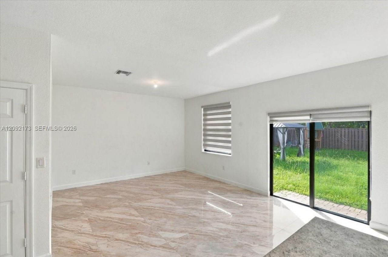 336 NE 210th Way , Miami, FL 33179 Photo