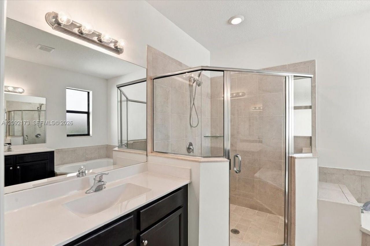 336 NE 210th Way , Miami, FL 33179 Photo