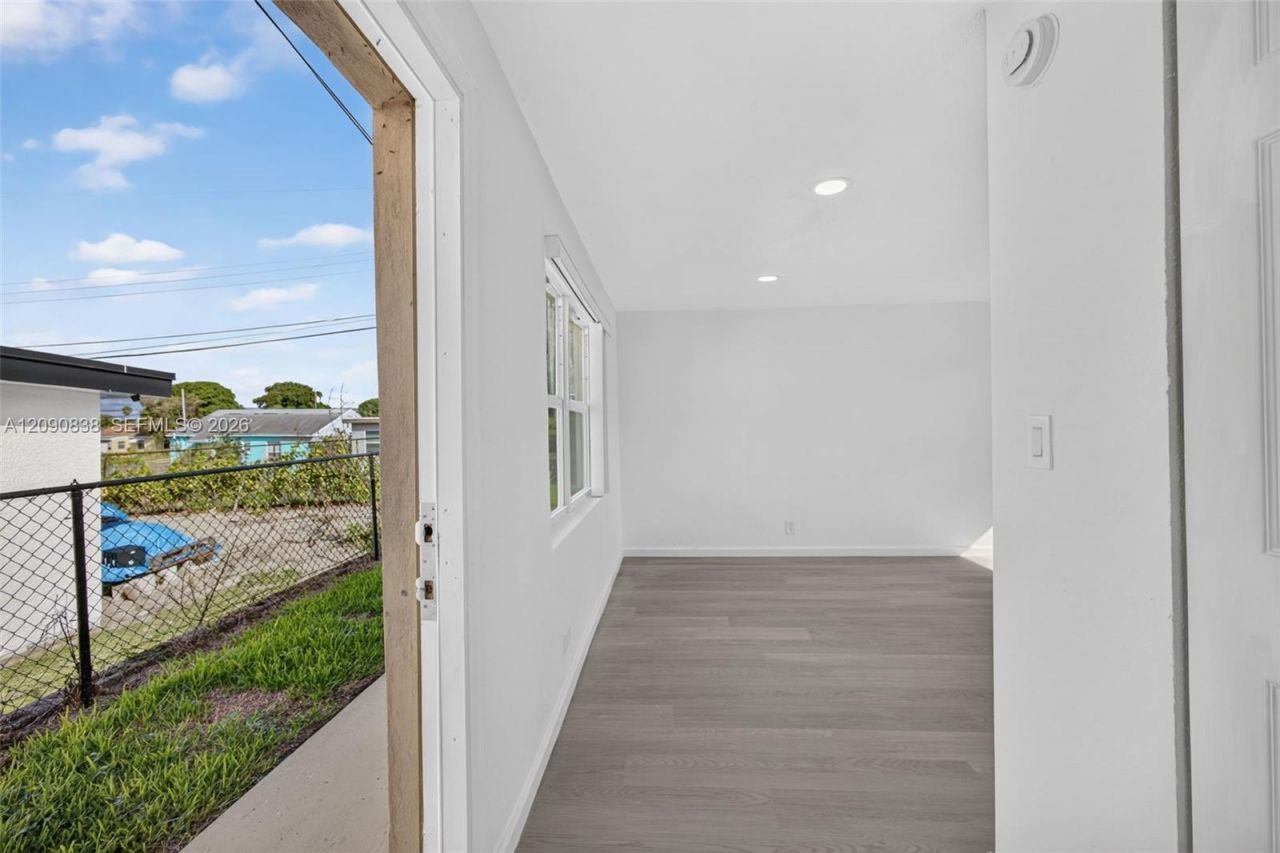 840 W 4th St , Unit -, Riviera Beach, FL 33404 Photo