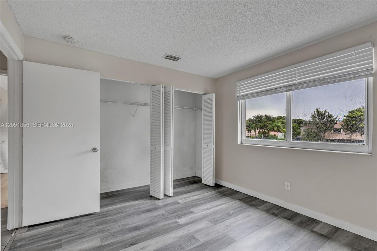 1724 SW 110th Ter, Davie, FL 33324 Photo