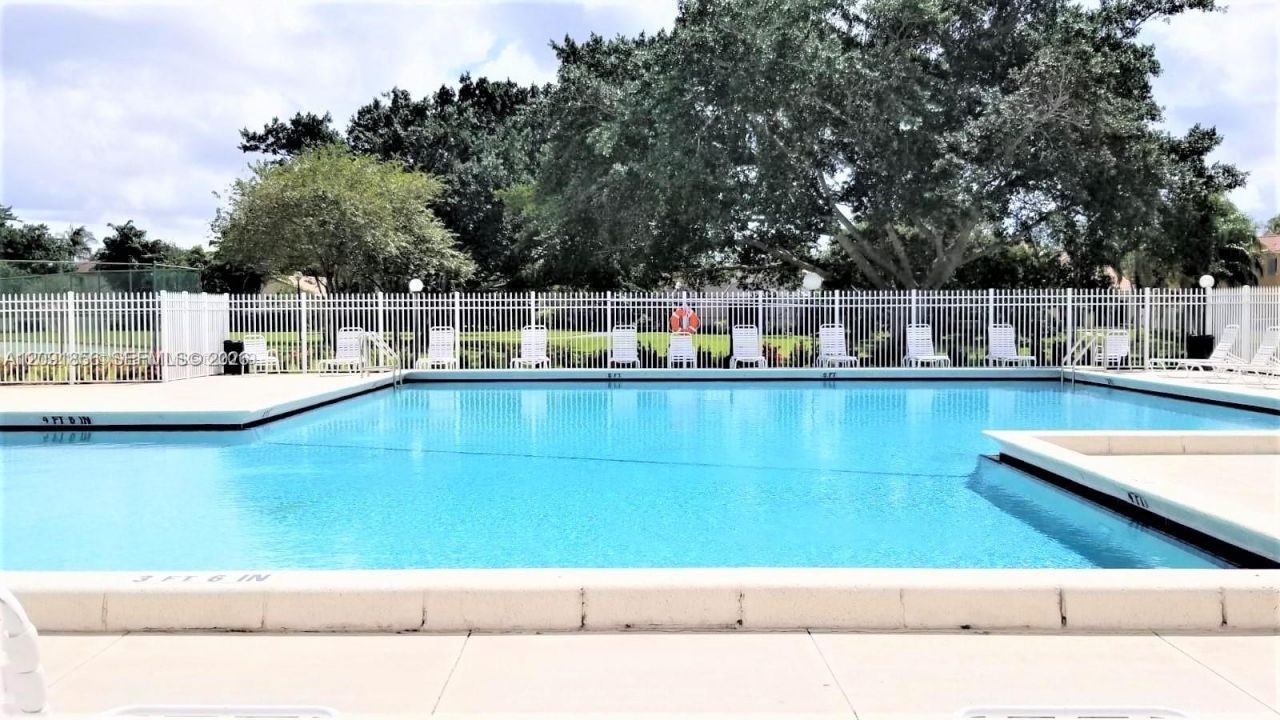 1724 SW 110th Ter, Davie, FL 33324 Photo