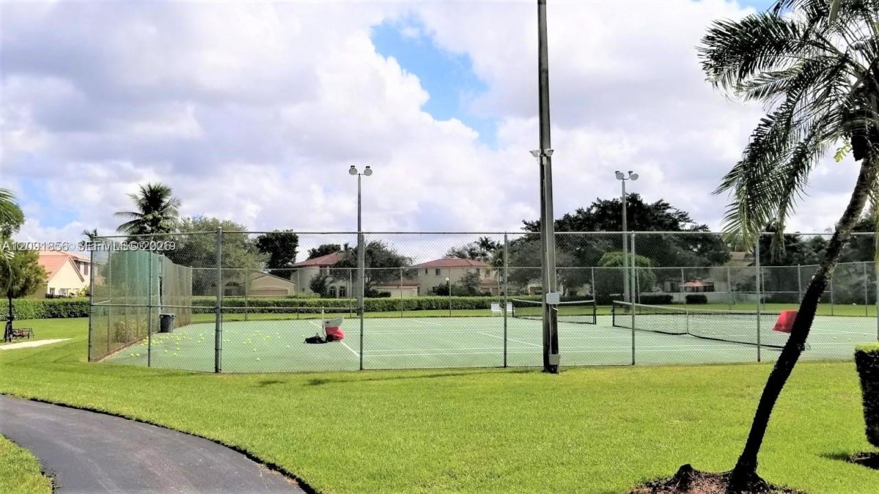 1724 SW 110th Ter, Davie, FL 33324 Photo
