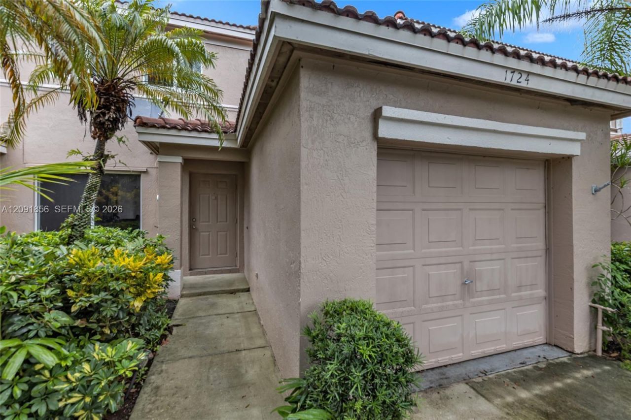 1724 SW 110th Ter, Davie, FL 33324 Photo