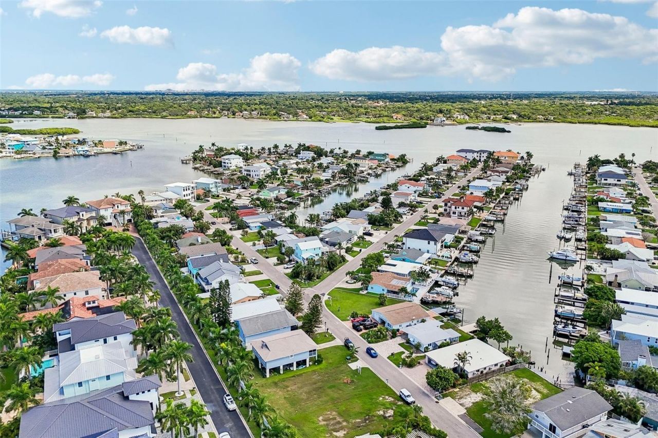 17610 1st Street E, Redington Shores, FL 33708 Photo