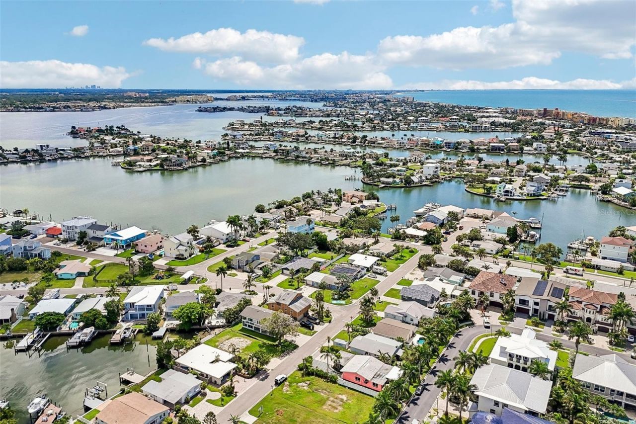 17610 1st Street E, Redington Shores, FL 33708 Photo