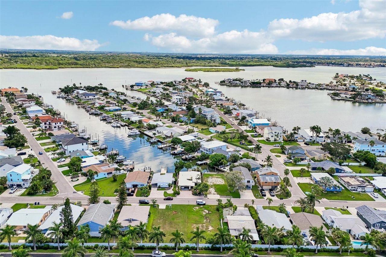 17610 1st Street E, Redington Shores, FL 33708 Photo