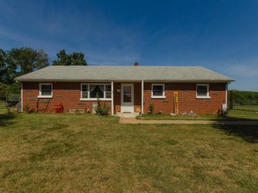 708 Leftwich St, Gretna, VA 24557