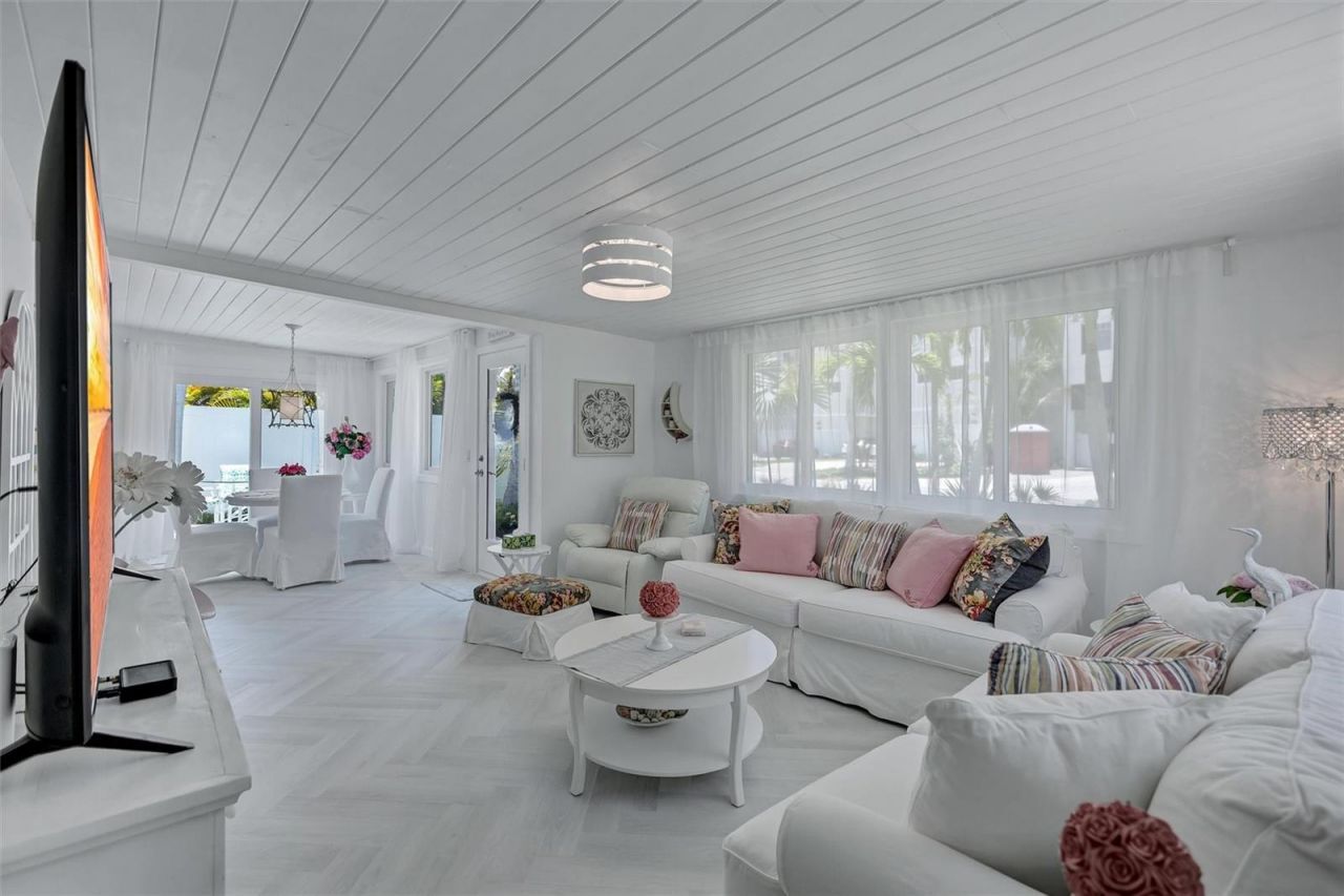 643 Calle Del Otono, Sarasota, FL 34242 Photo