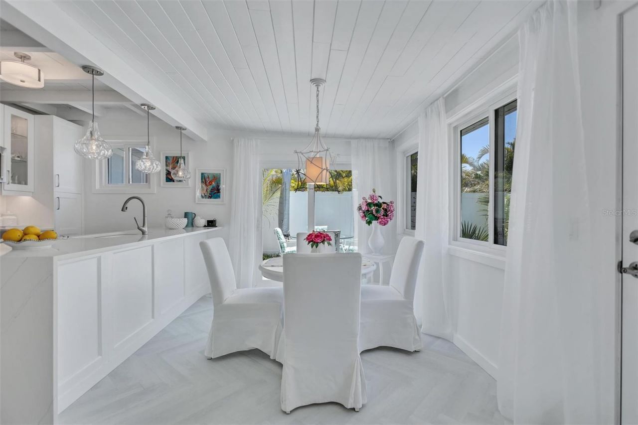 643 Calle Del Otono, Sarasota, FL 34242 Photo