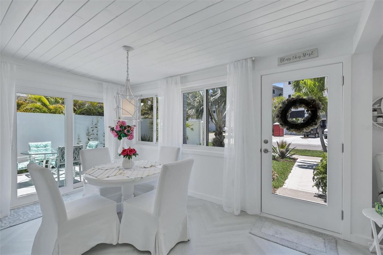 643 Calle Del Otono, Sarasota, FL 34242 Photo