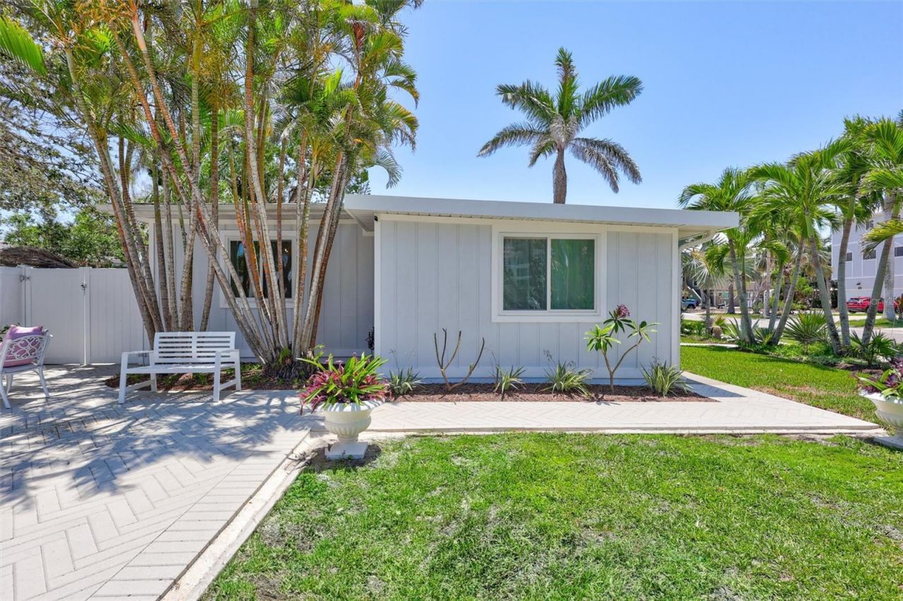 643 Calle Del Otono, Sarasota, FL 34242 Photo