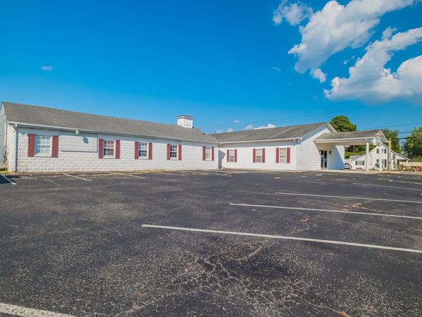 806 Oakdale St , Manchester, TN 37355