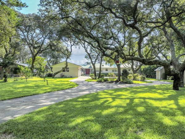 45 Poquito Road, Shalimar, FL 32579