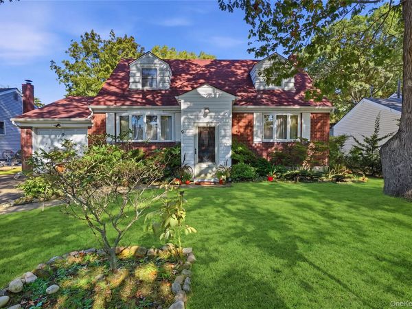 9 Stillwell Street, Huntington, NY 11743