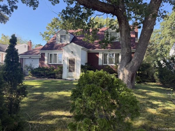 9 Stillwell Street, Huntington, NY 11743