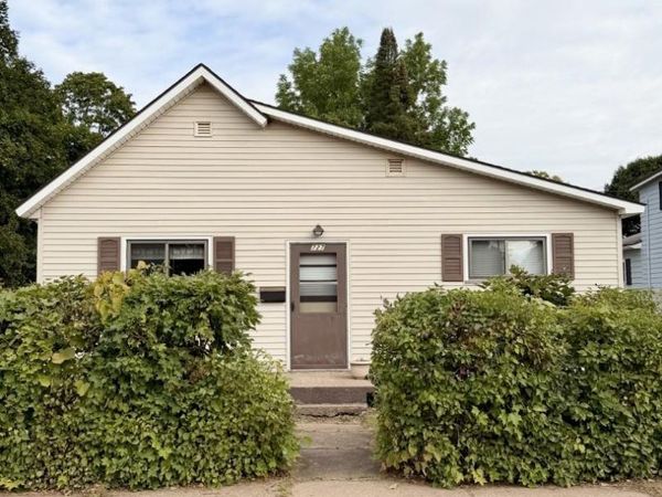 727 Michigan Street, Ishpeming, MI 48949