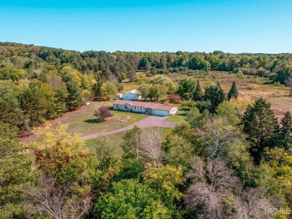 10380 N Lake Road, Ironwood, MI 49938