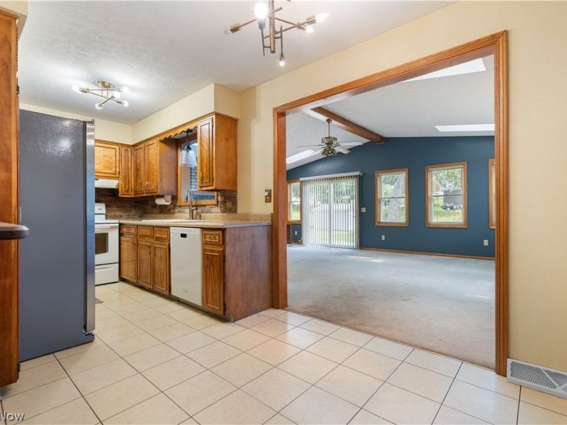 2263 Dewport Drive, Akron, OH 44312 Photo 10