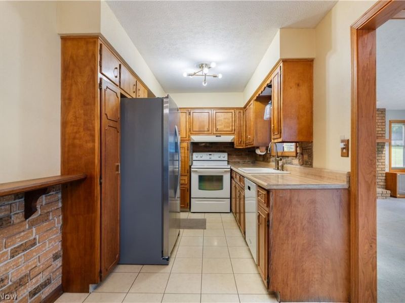 2263 Dewport Drive, Akron, OH 44312 Photo 11
