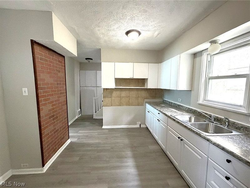 12516 Cornado Avenue, Cleveland, OH 44108 Photo 3