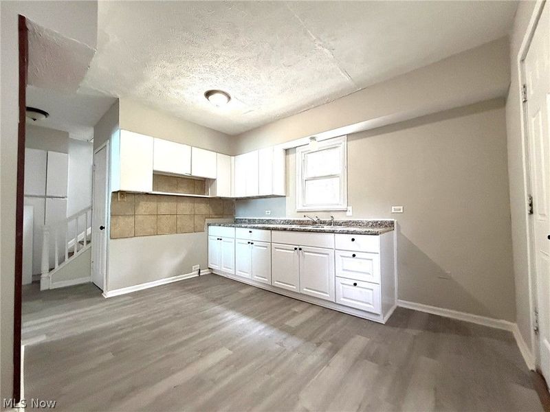 12516 Cornado Avenue, Cleveland, OH 44108 Photo 5
