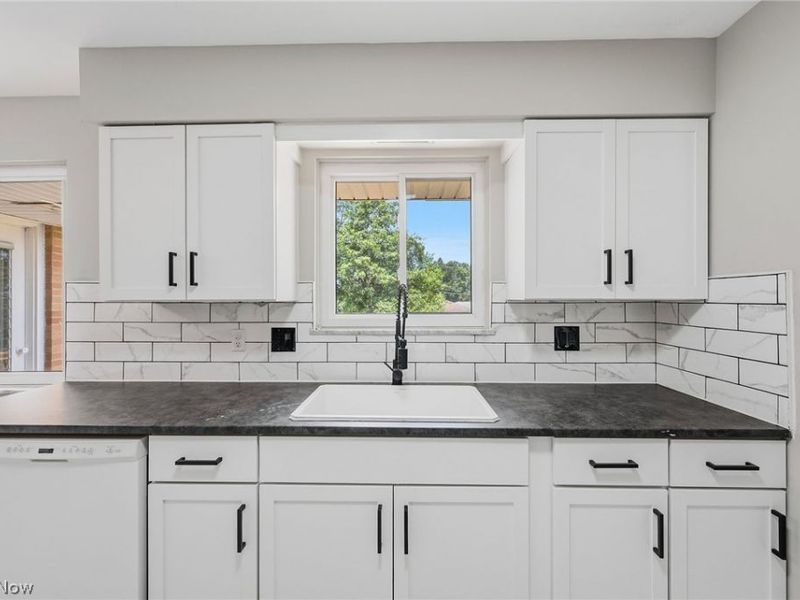 333 E Ridgewood Drive, Seven Hills, OH 44131 Photo 11