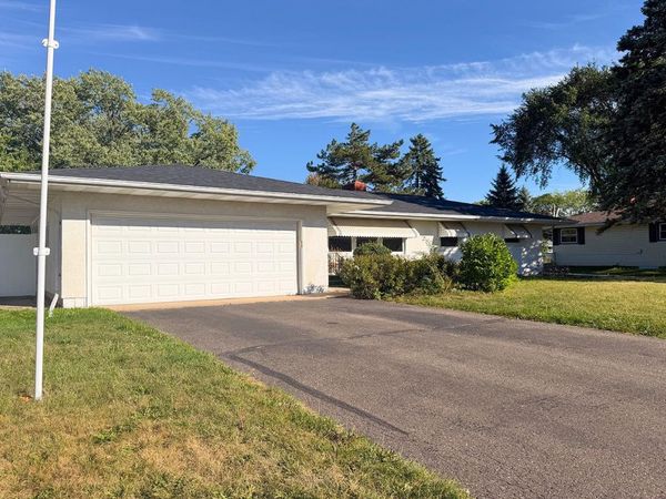 2856 Virginia Avenue , Roseville, MN 55113