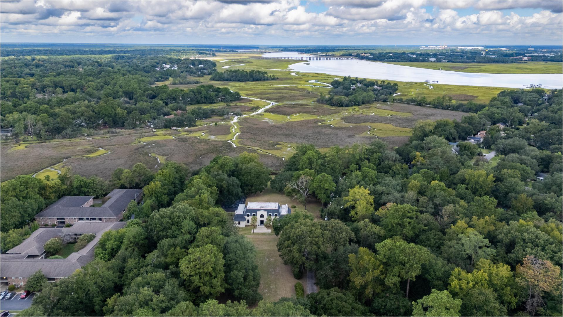 1460 River Front Drive  Photo 4