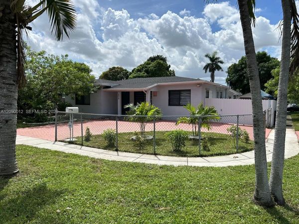 698 W 15th St , Hialeah, FL 33010