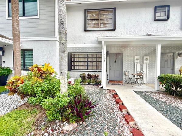 531 NW 103rd Ter , Pembroke Pines, FL 33026