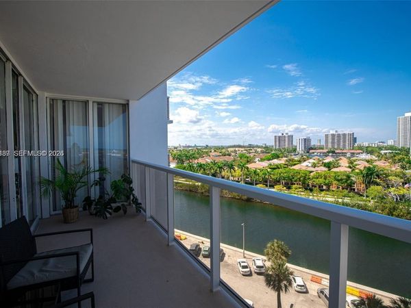 3701 N Country Club Dr , Unit 902, Aventura, FL 33180