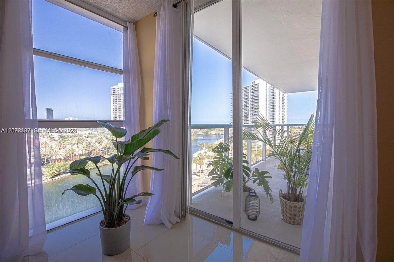 3701 N Country Club Dr, Unit 902, Aventura, FL 33180 Photo