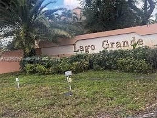 2715 W 66th St , Unit 13-21, Hialeah, FL 33016