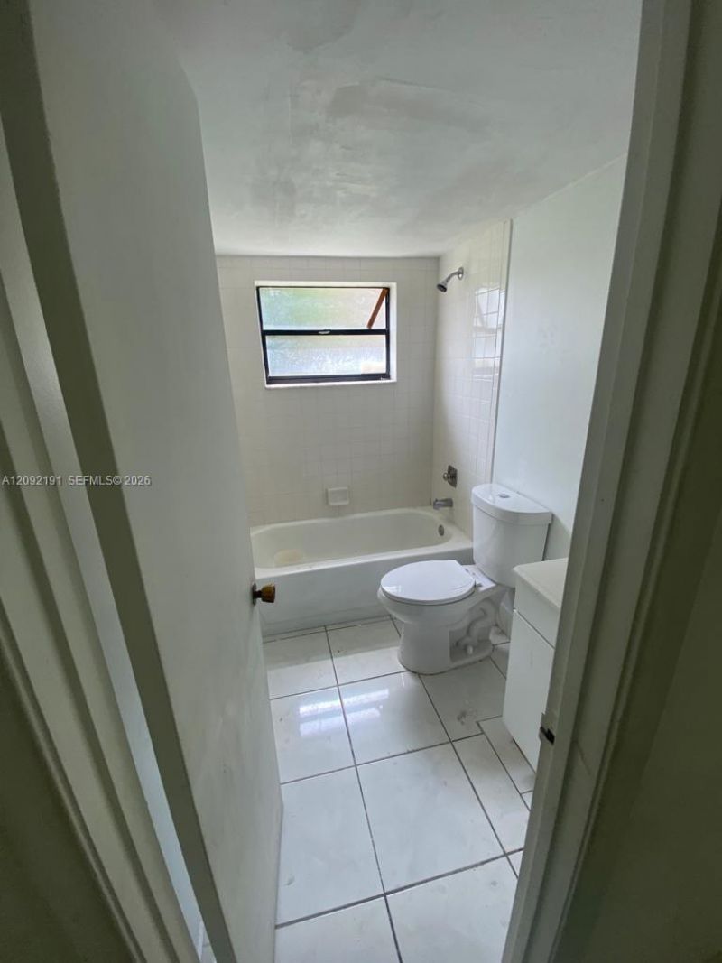 2715 W 66th St, Unit 13-21, Hialeah, FL 33016 Photo