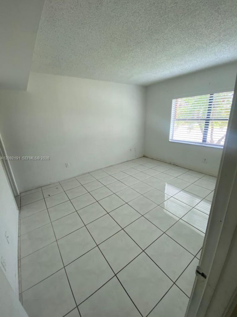 2715 W 66th St, Unit 13-21, Hialeah, FL 33016 Photo