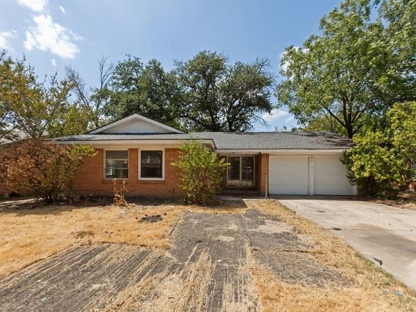 8917 Freeport Drive , Dallas, TX 75228