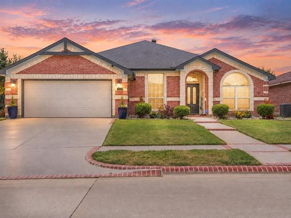 7112 Snowy Owl Street , Arlington, TX 76002