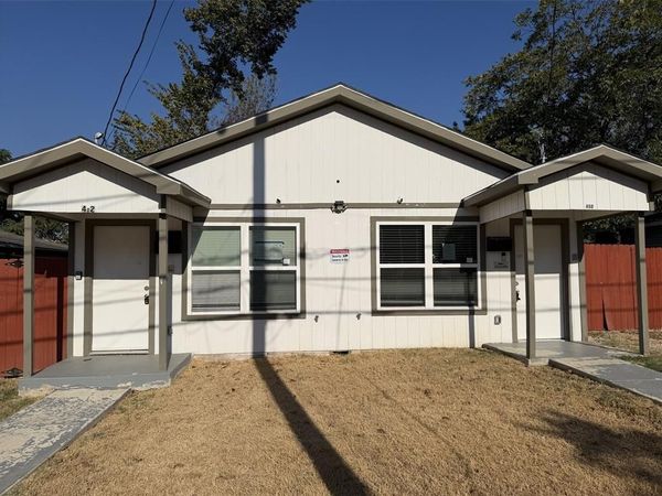 400 Lansing Street , Dallas, TX 75203